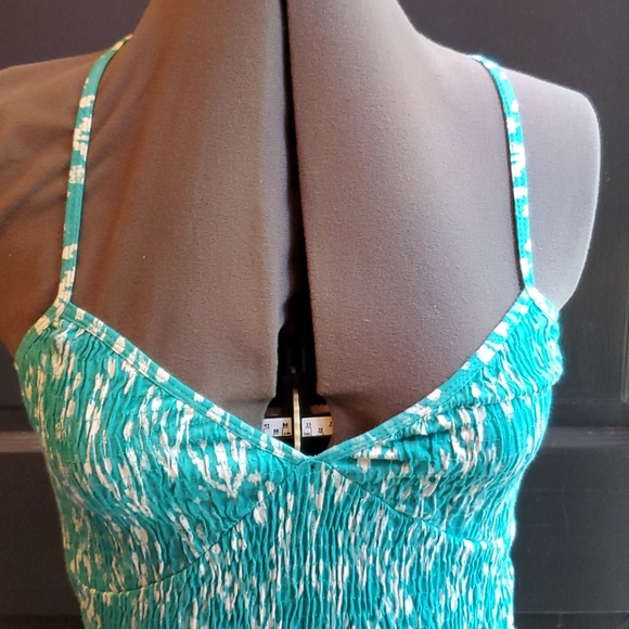 NWOT BILLABONG Smocked Top - Picture 2 of 6